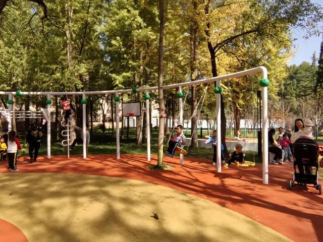 銅川市印臺(tái)區(qū)重興公園海綿化改造后新開(kāi)園(圖1)